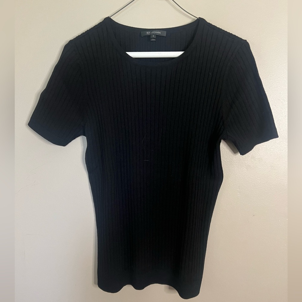 St. John M Black Ribbed T-Shirt EUC